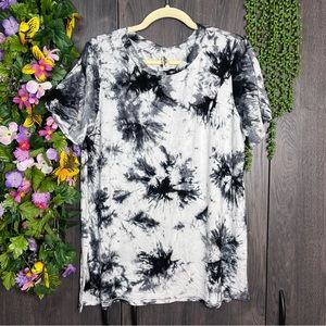 :)🌼3/$30🌼Herou Short Sleeved Acid Wash Tie Dye Printed Top Size XL